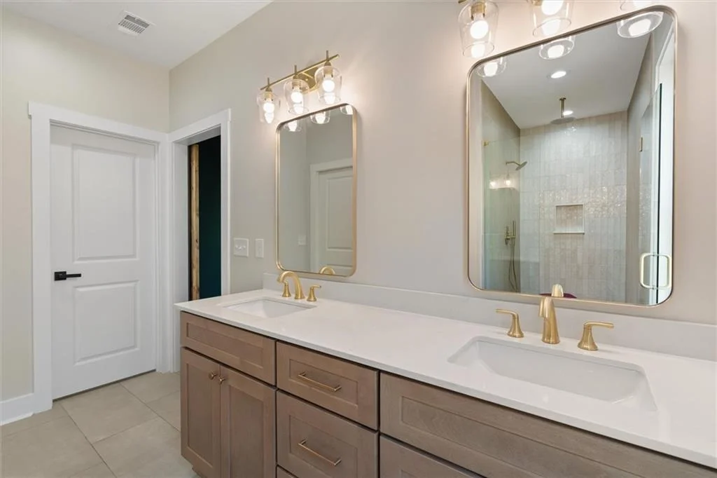 Photo of 327 Crest Pointe S