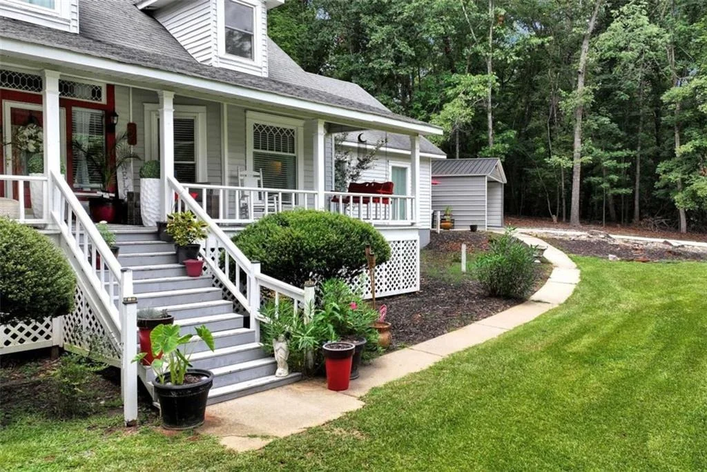 Photo of 425 Greenleaf Drive