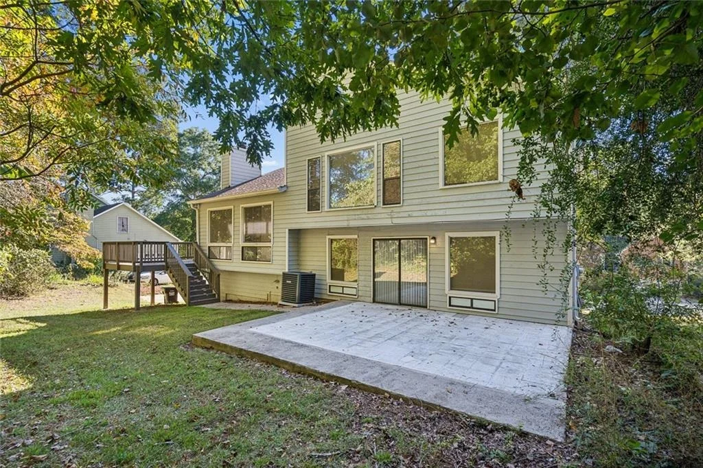 Photo of 587 Farmbrook Trail NE