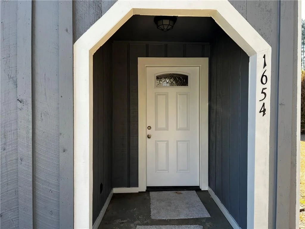 Photo of 1654 Artesian Well Road NW