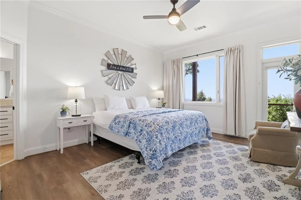 Photo of 1837 Ridgeview Drive