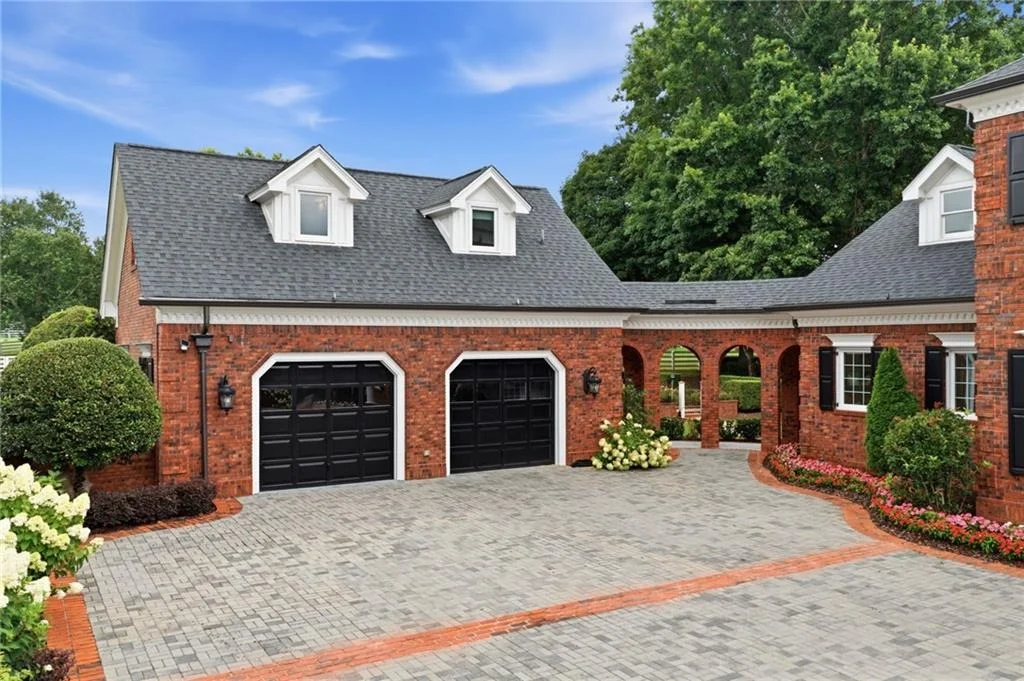 Photo of 555 Tullamore Way