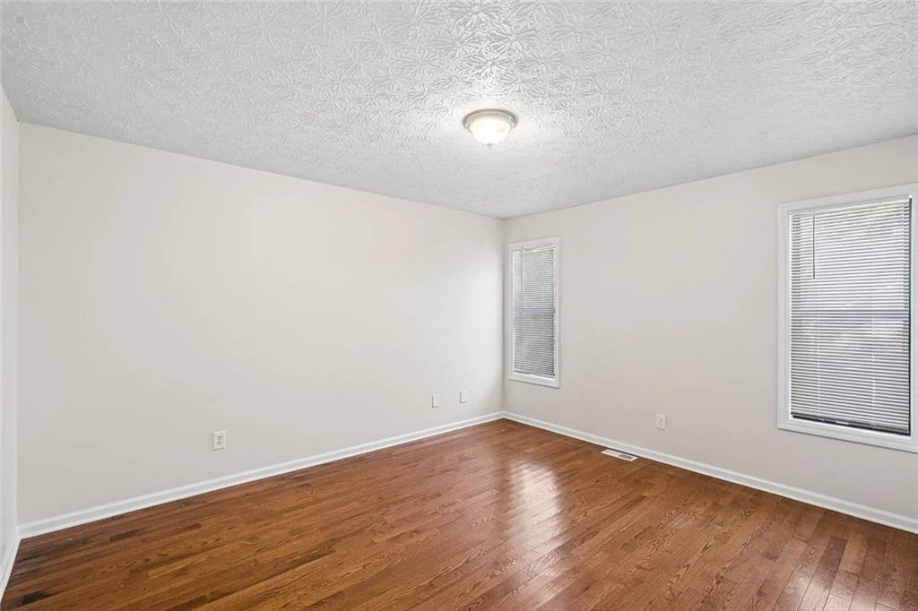 Photo of 587 Farmbrook Trail NE