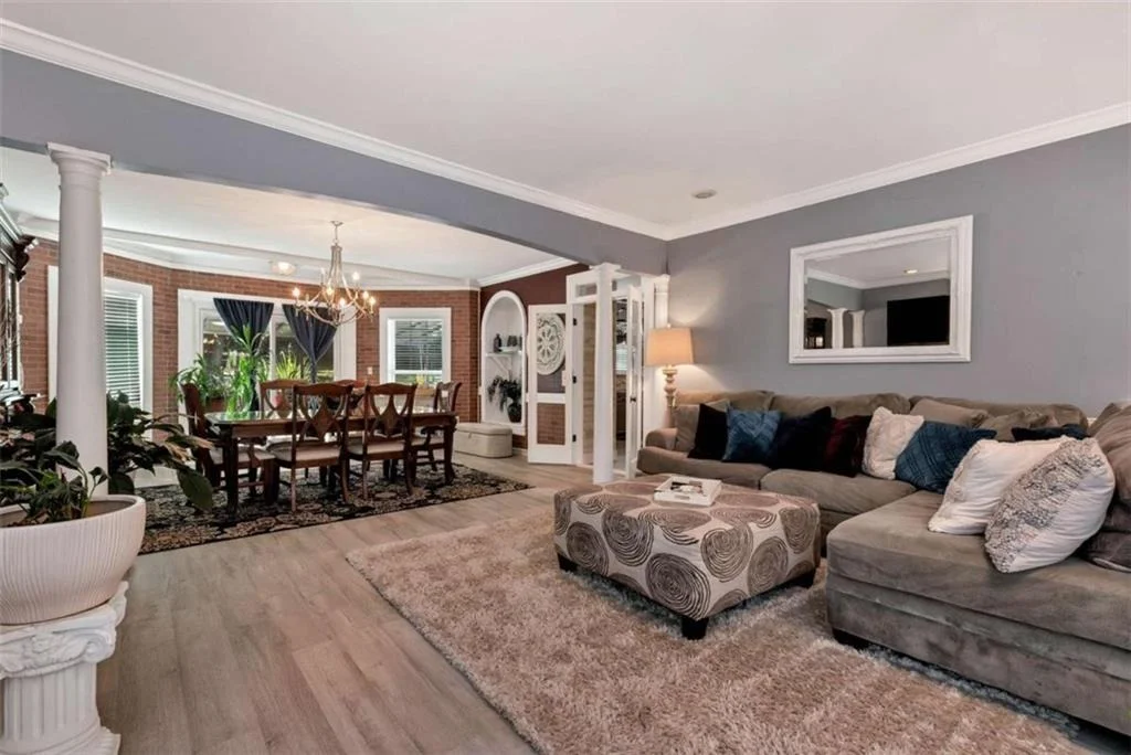 Photo of 425 Greenleaf Drive