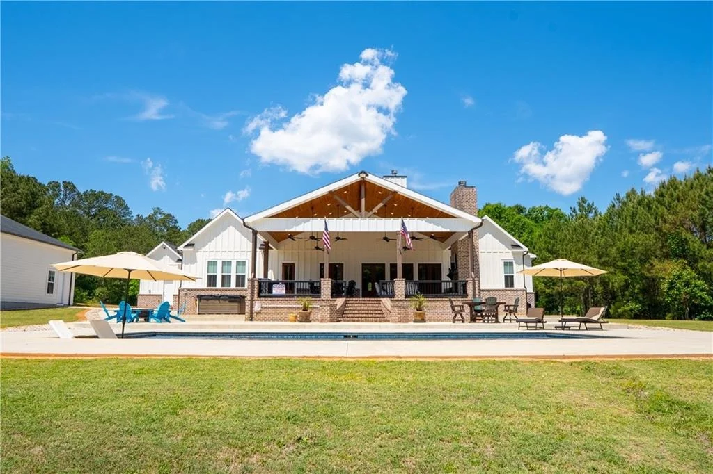 Photo of 5888 Cobbham Road