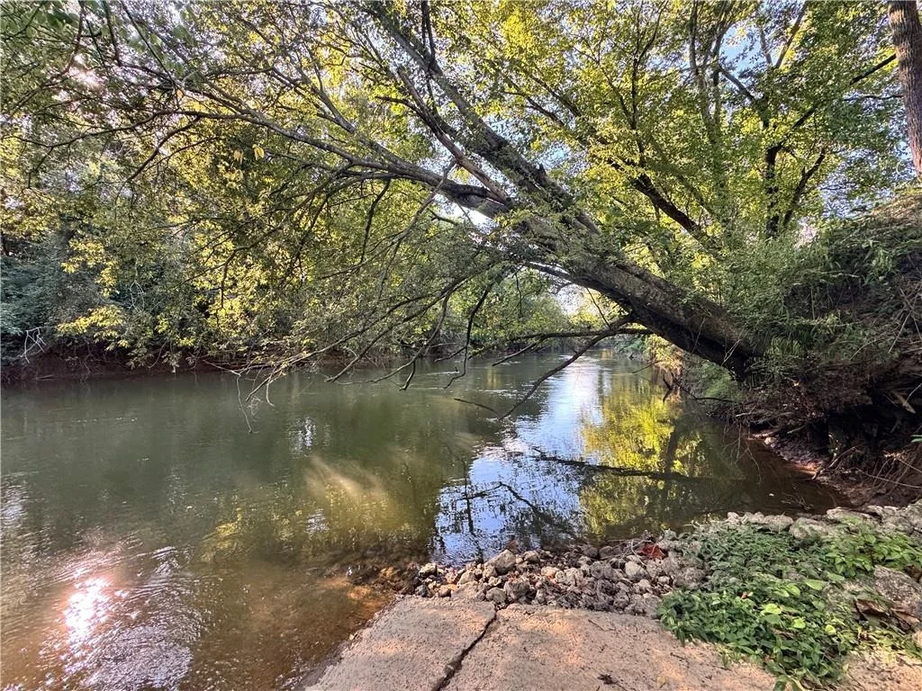 Photo of 250 Hook Road NE