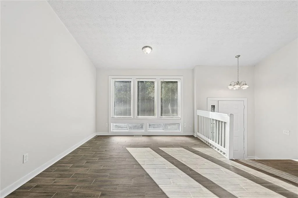 Photo of 587 Farmbrook Trail NE