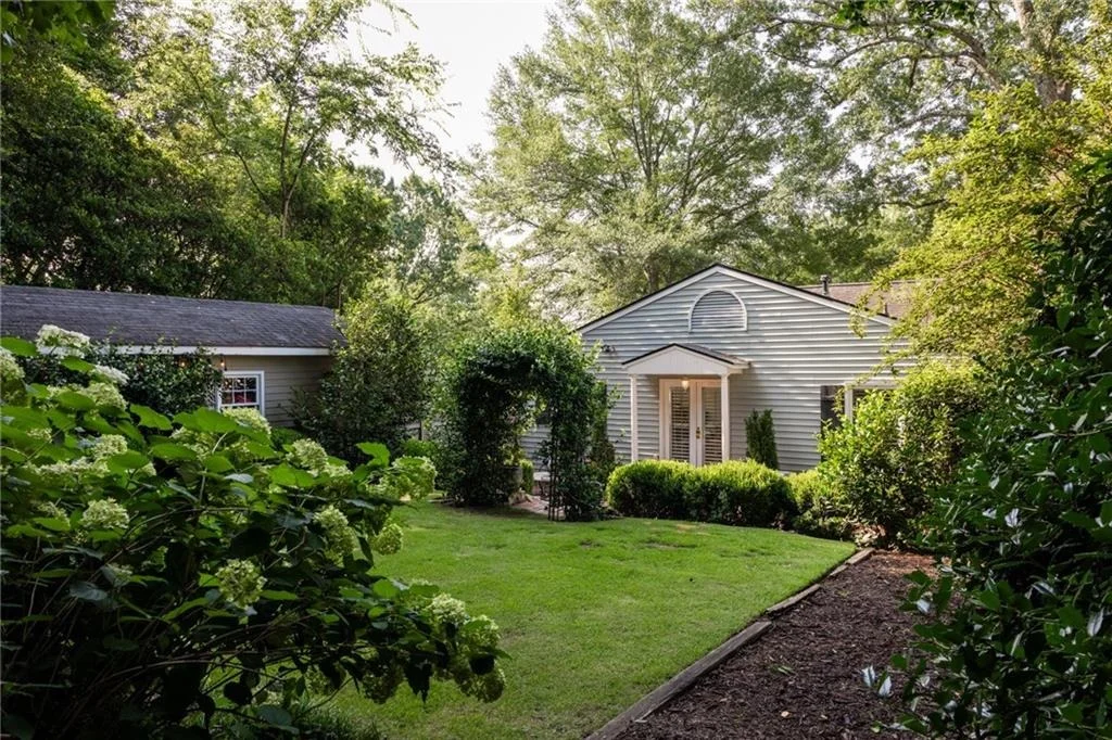 Photo of 296 Eureka Drive NE