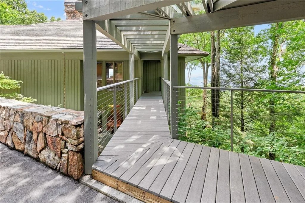 Photo of 202 Sanderlin Mountain Drive N