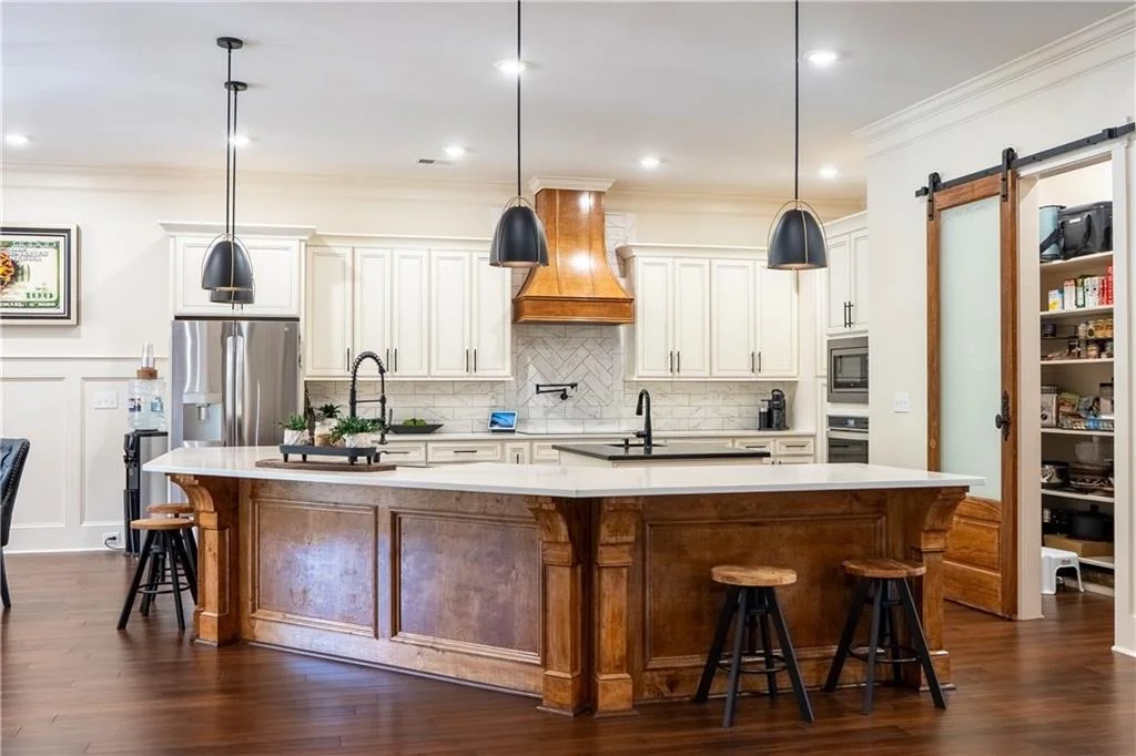 Photo of 5888 Cobbham Road