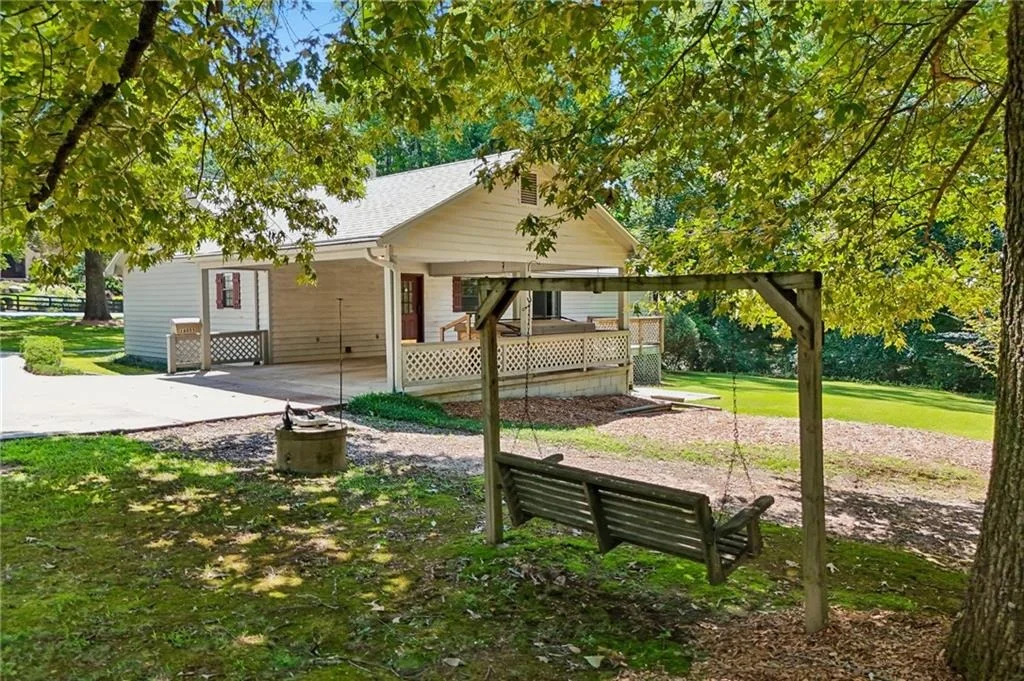 Photo of 16055 Thompson Road