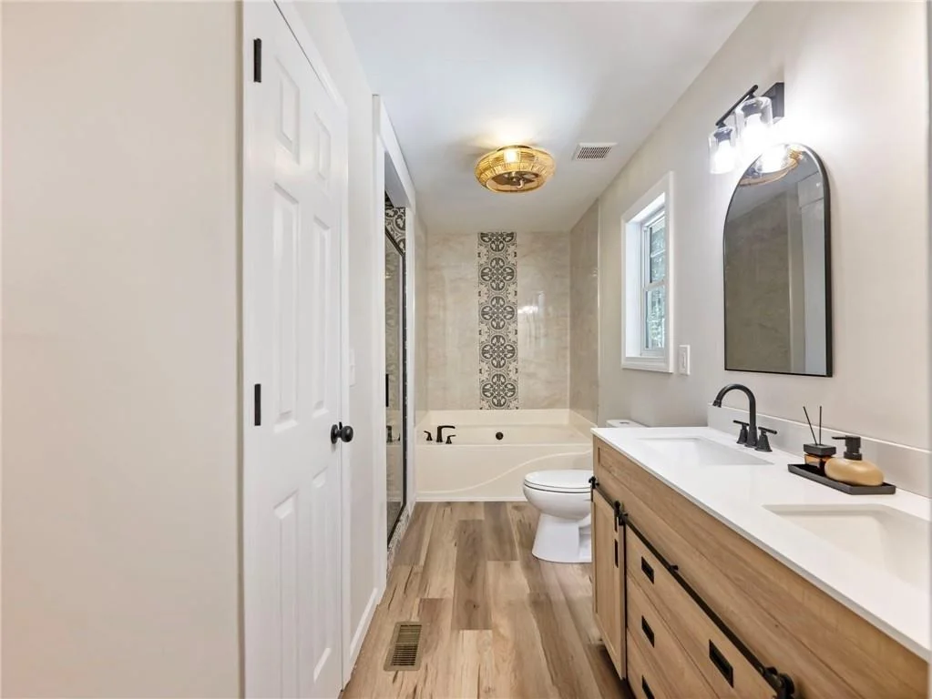 Photo of 3930 Pine Tree Lane