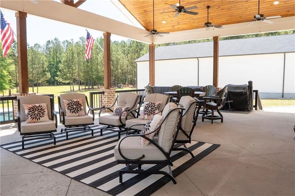 Photo of 5888 Cobbham Road