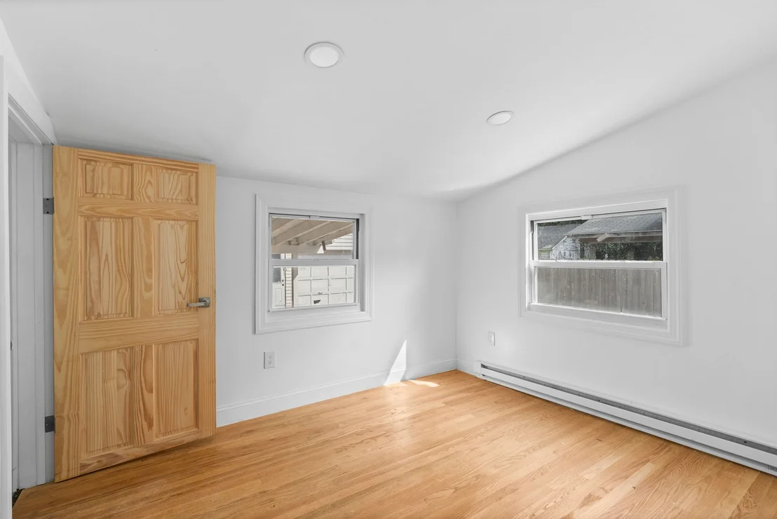 Photo of 1083 River Road