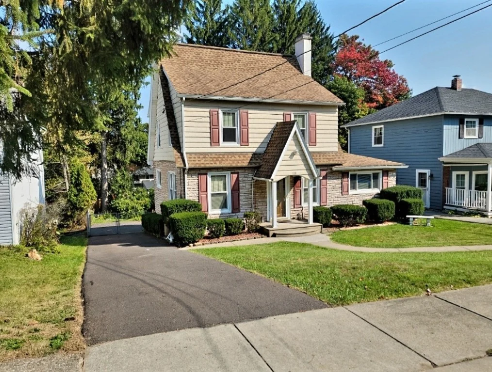 Photo of 128 Iris Drive