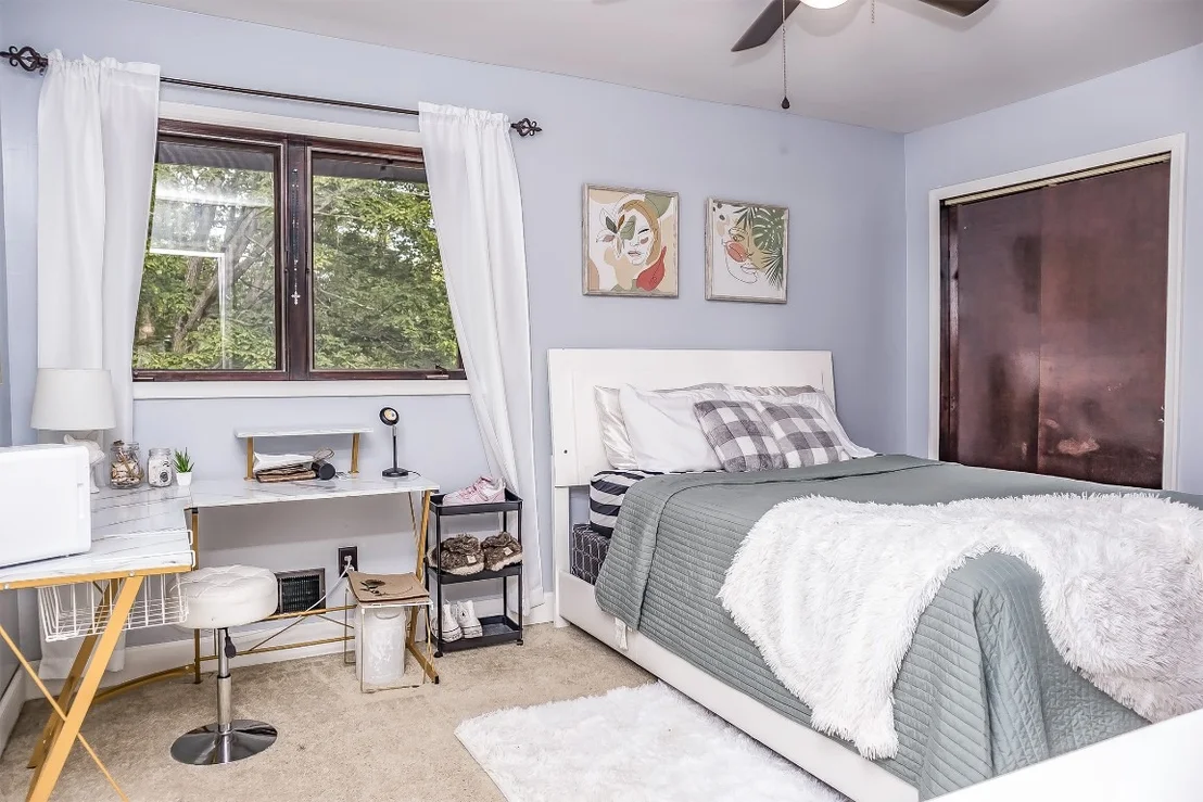 Photo of 283 Ahern Road