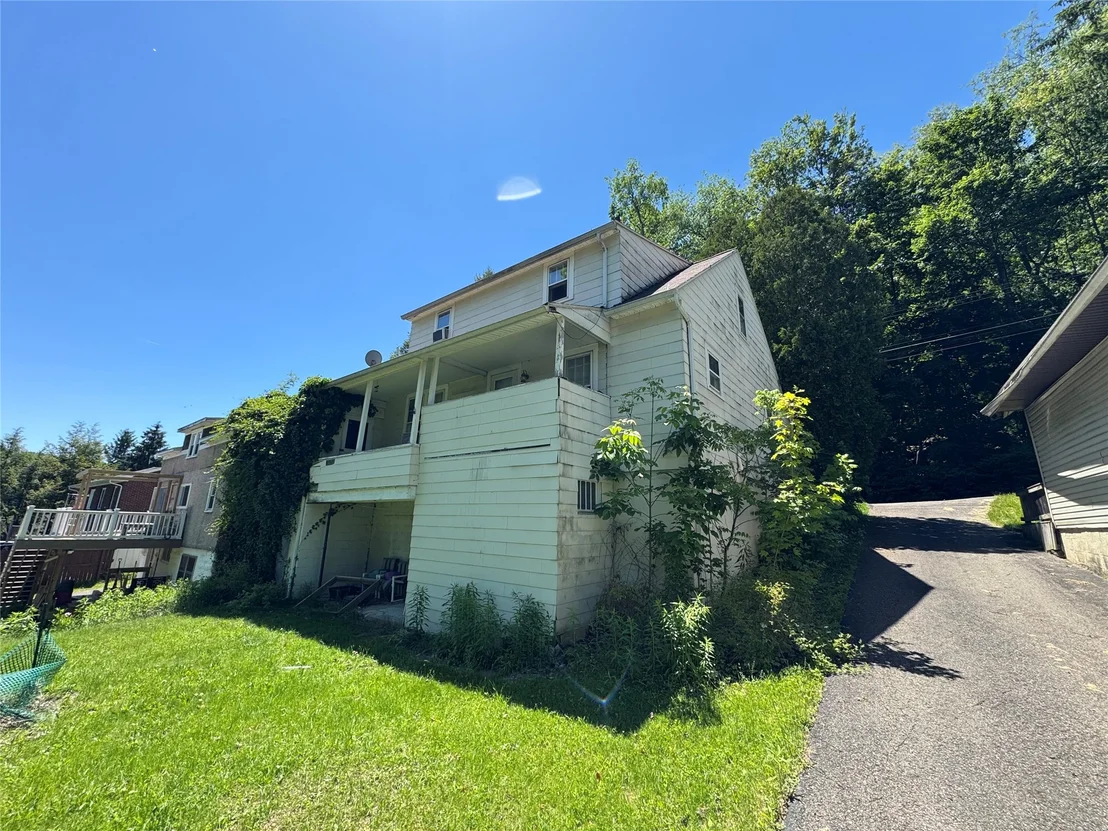 Photo of 531 Davis Avenue