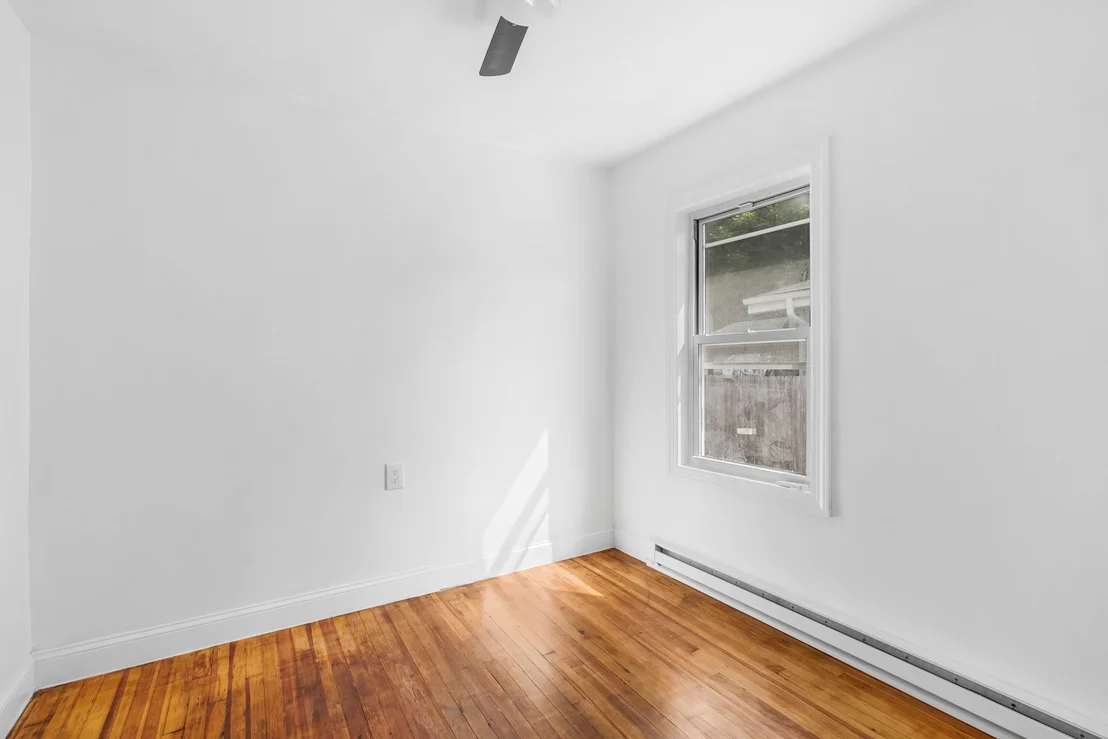 Photo of 1083 River Road