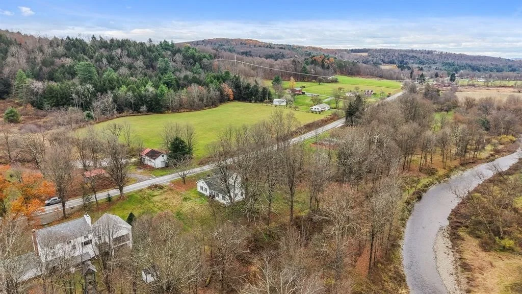 Photo of 245 County Rd 9