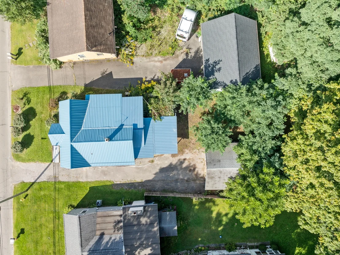 Photo of 1083 River Road