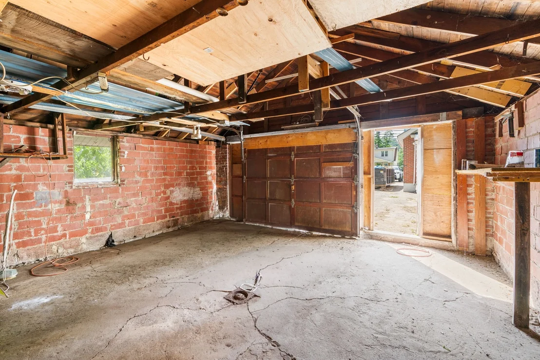 Photo of 1083 River Road