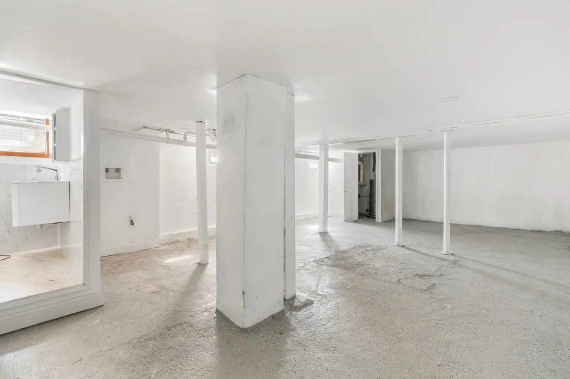 Photo of 1083 River Road