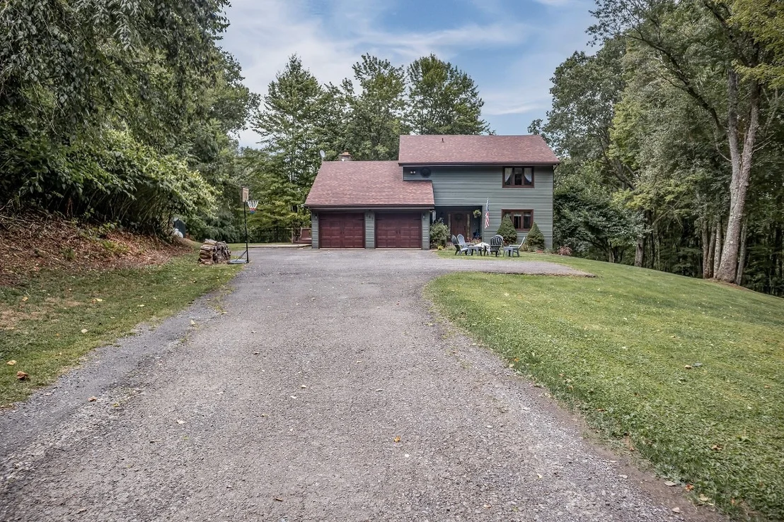 Photo of 283 Ahern Road