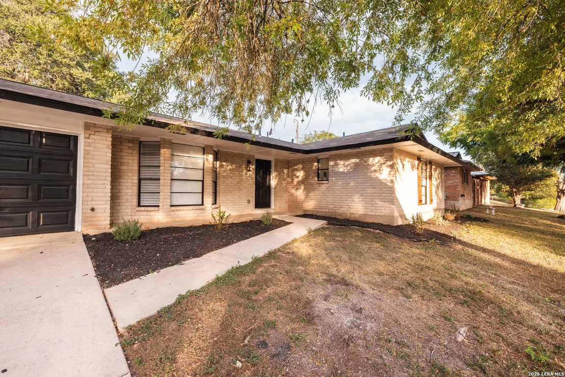 Photo of 331 SHIN OAK DR