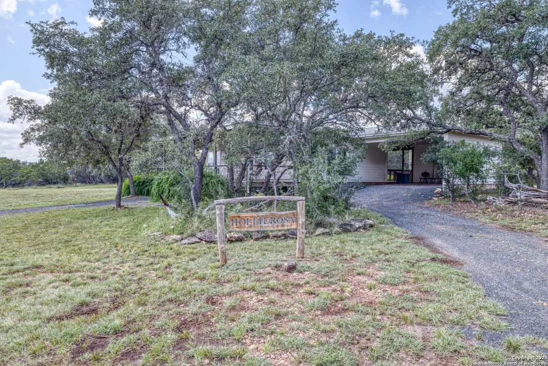 Photo of 565 Loop Rd.