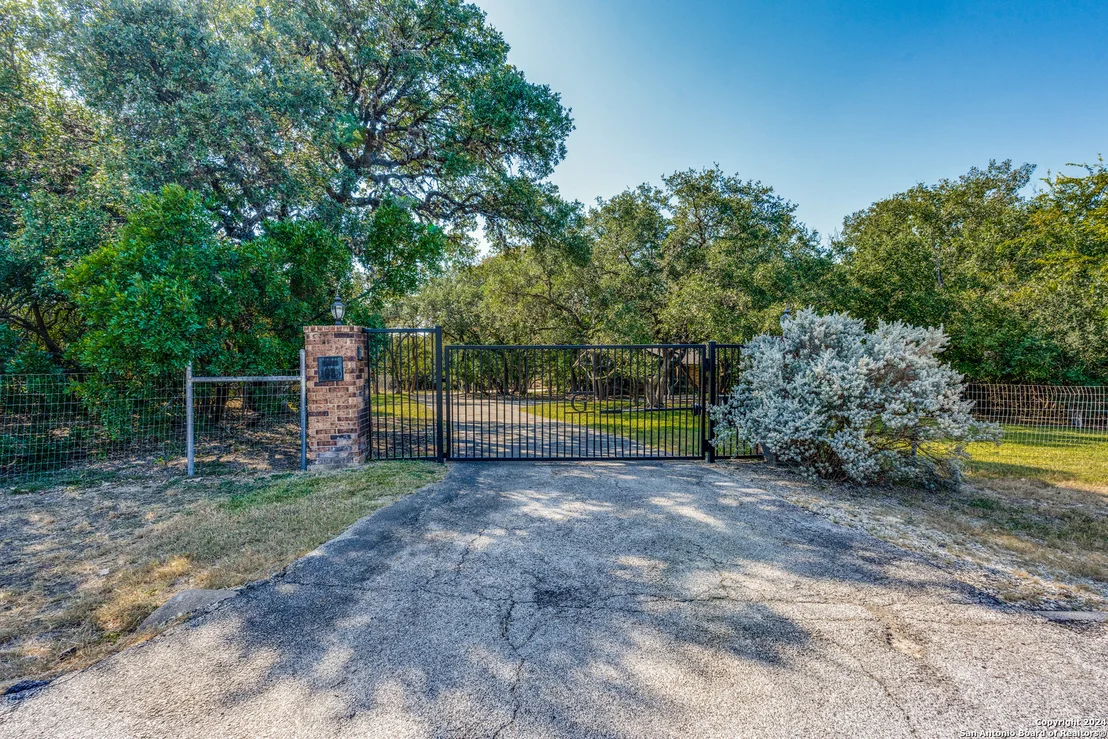 Photo of 1025 PHEASANT RUN
