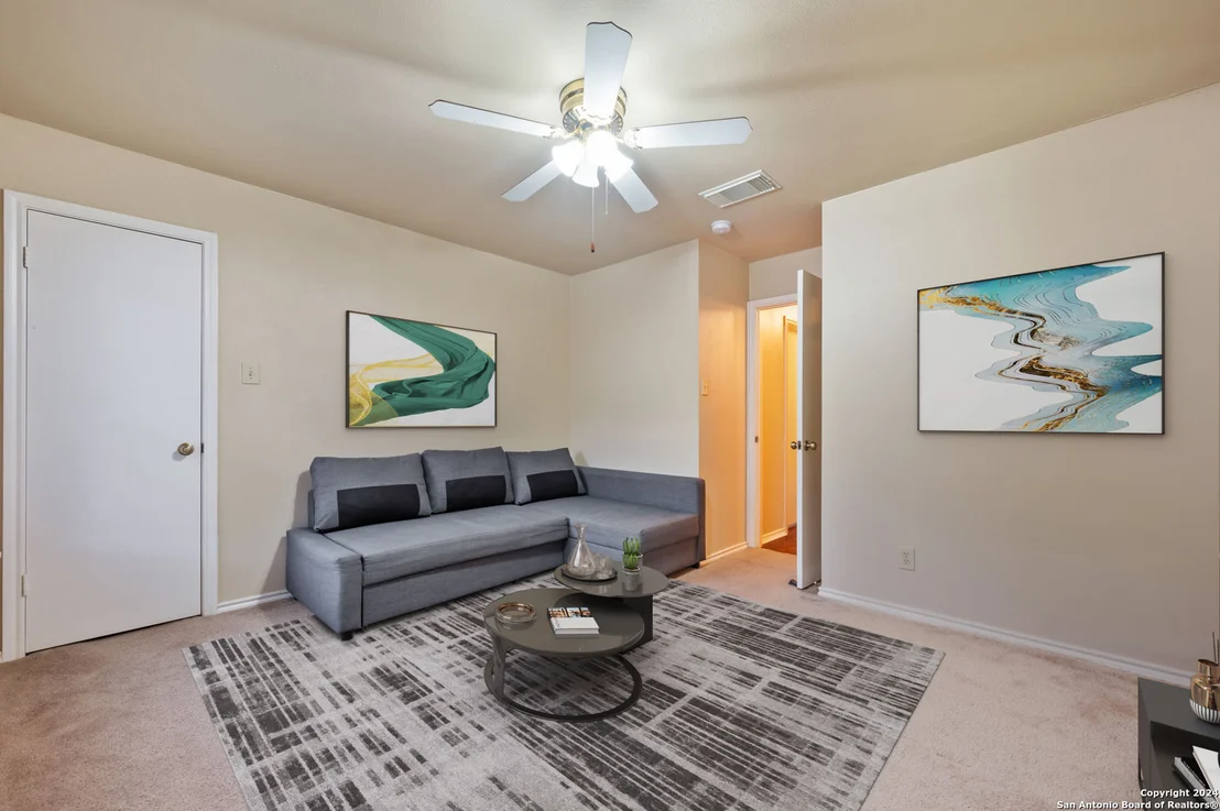 Photo of 7423 LEGEND POINT DR