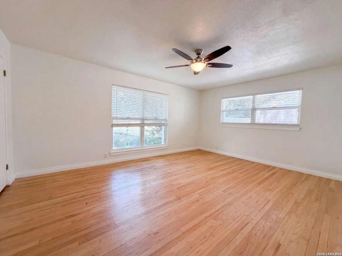 Photo of 106 BRIARCLIFF DR