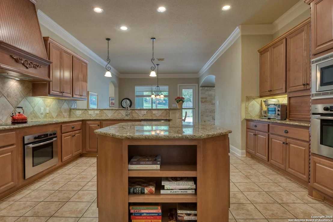 Photo of 2818 River Way