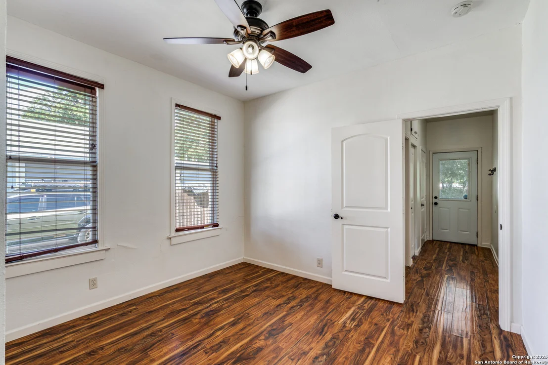 Photo of 418 Muncey