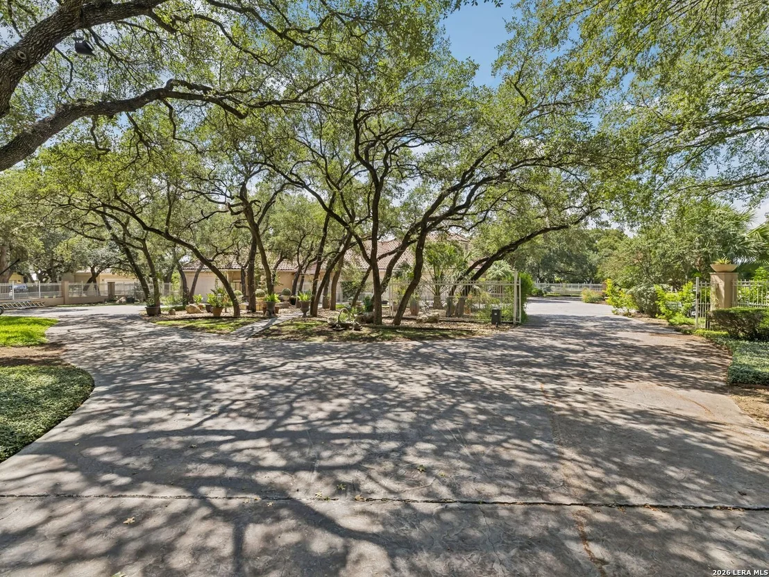 Photo of 2 Galleria Drive
