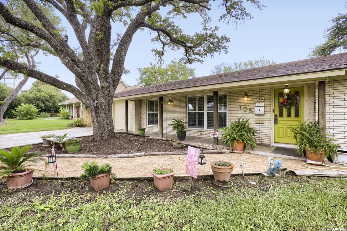 Photo of 105 HARRIETT DR