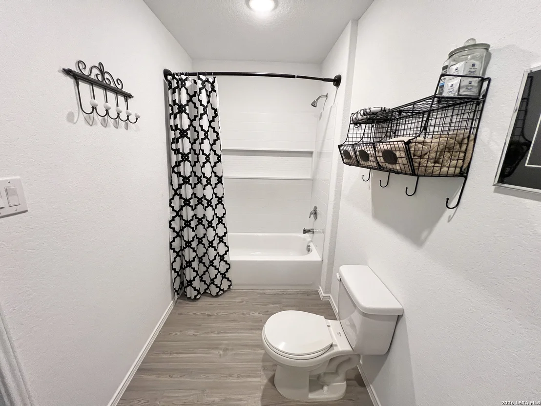 Photo of 1072 Shutter Way