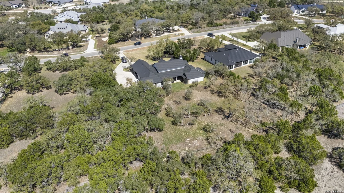 Photo of 979 Belle Oaks