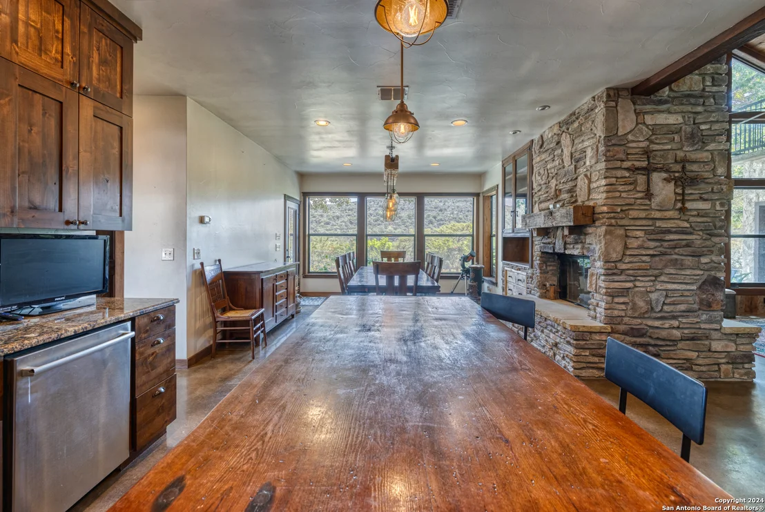 Photo of 1242 RIVER RD