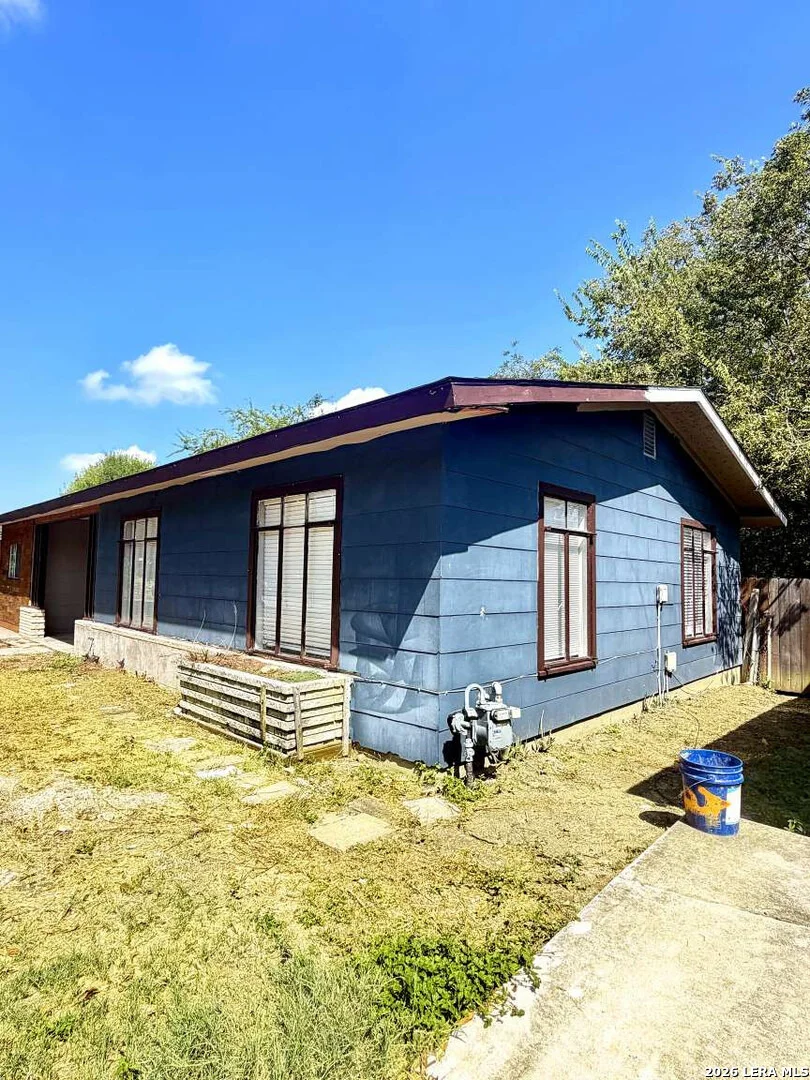 Photo of 127 CYRIL DR