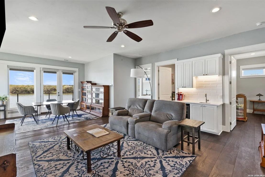 Photo of 926 Scenic