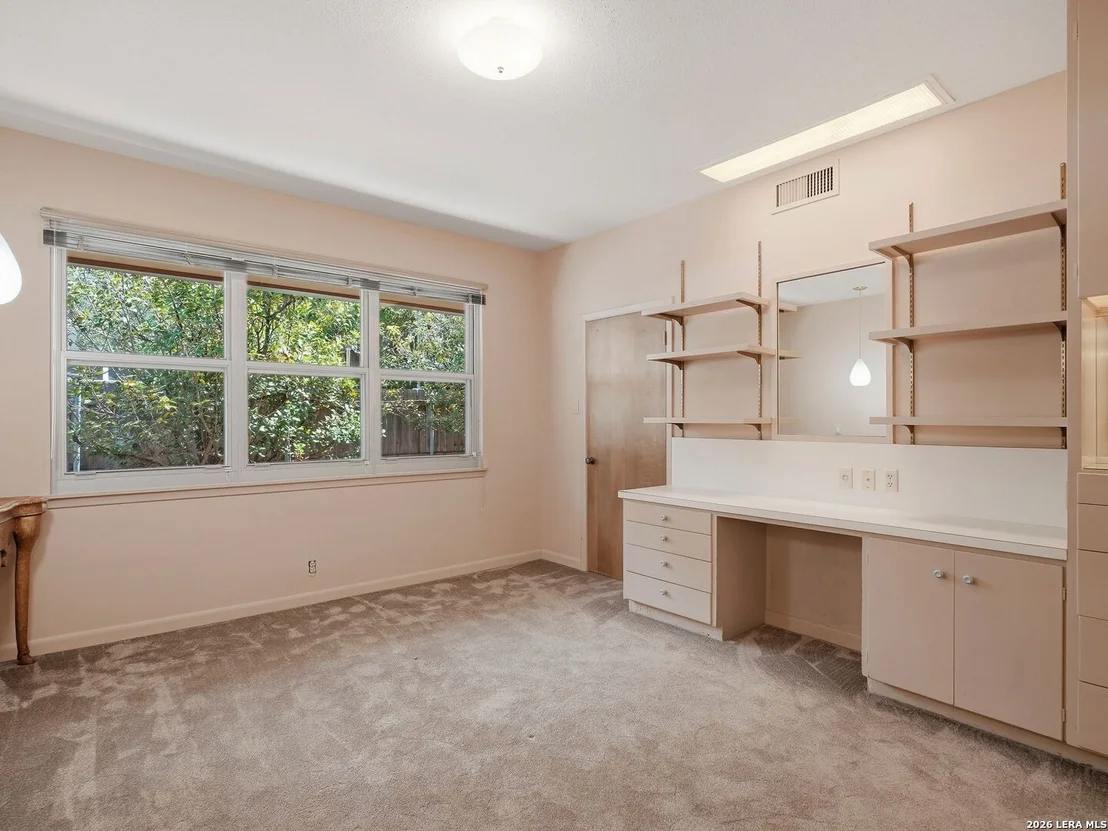 Photo of 122 LABURNUM DR