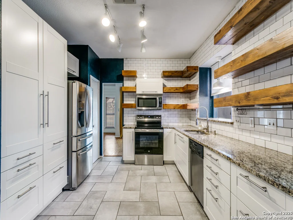 Photo of 9526 Cloverdale