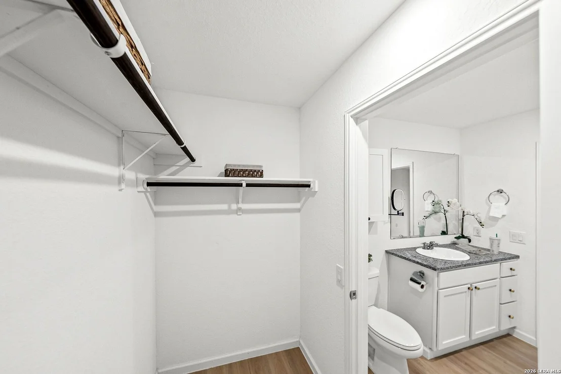 Photo of 822 COOK BND