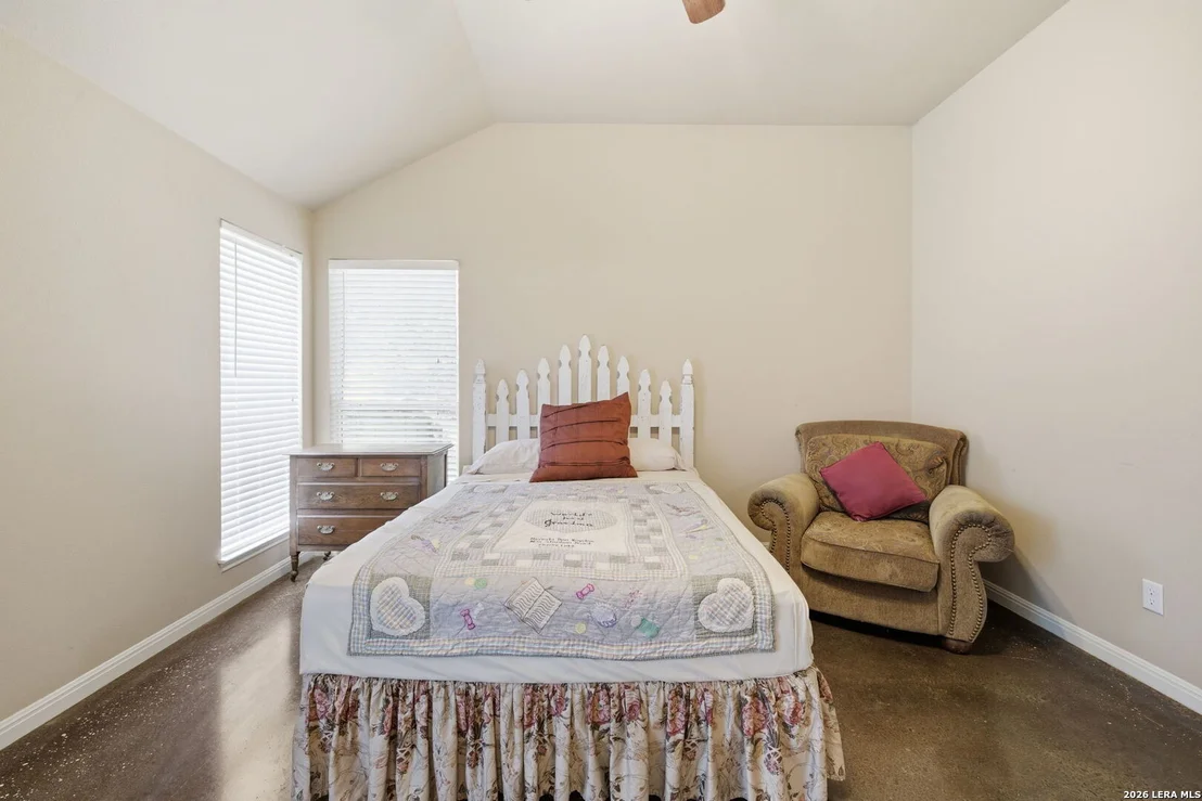 Photo of 327 BONNER BLVD
