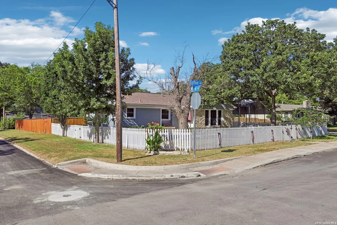Photo of 202 SUTTON DR
