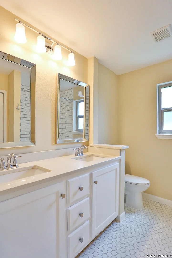 Photo of 131 CREEKSIDE DR