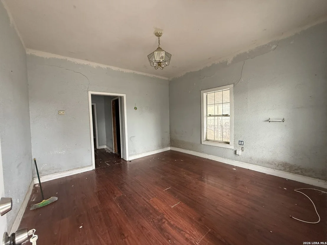 Photo of 809 Leal
