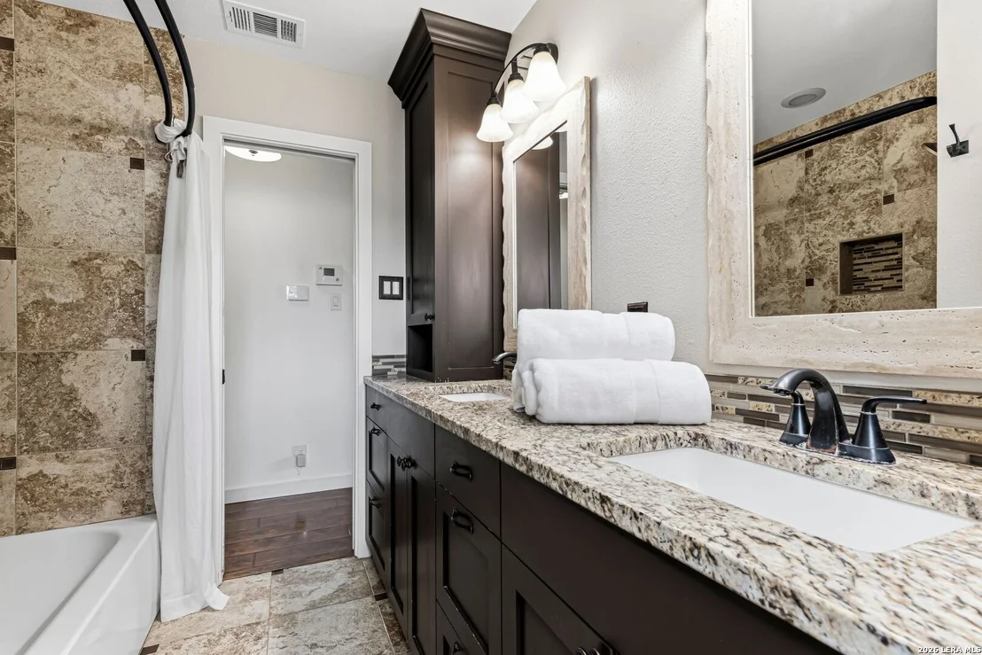 Photo of 3918 OAK TRL