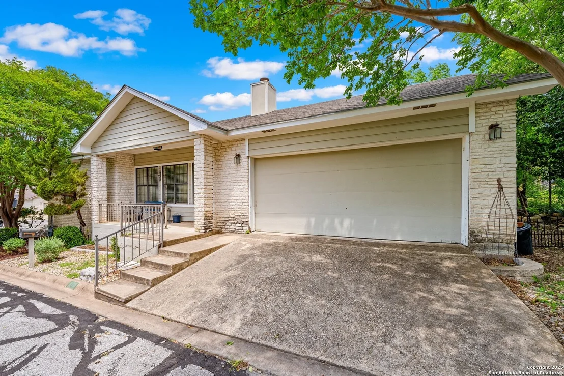 Photo of 239 Old Oaks